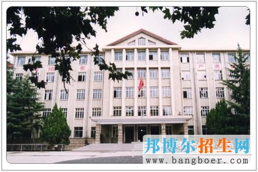 煙臺(tái)工程職業(yè)技術(shù)學(xué)院校園一角8641