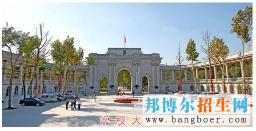 山東圣翰財(cái)貿(mào)職業(yè)學(xué)院校園一角8046