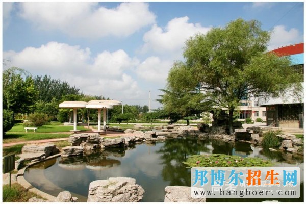 山東經(jīng)貿(mào)職業(yè)學院校園一角7955