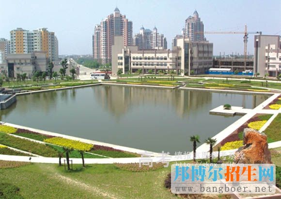 安徽醫(yī)學(xué)高等?？茖W(xué)校校園一角4594