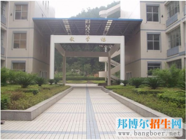 貴陽中醫(yī)學院時珍學院校園一角2970