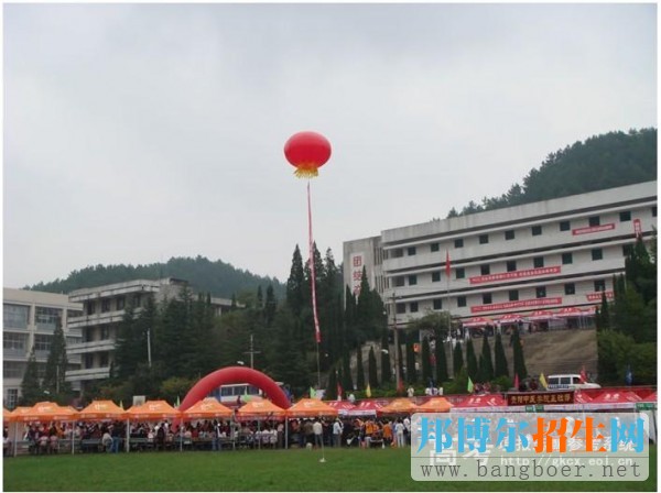 貴陽中醫(yī)學院時珍學院校園一角2979