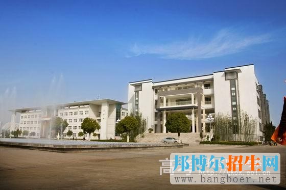 安徽中醫(yī)藥高等?？茖W(xué)校校園一角4667
