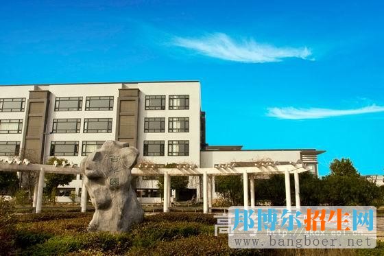 安徽中醫(yī)藥高等?？茖W(xué)校校園一角4656