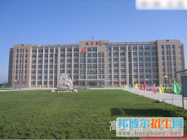 西安醫(yī)學(xué)高等?？茖W(xué)校校園一角4958