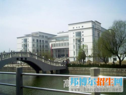 武漢船舶職業(yè)技術學院校園一角11352