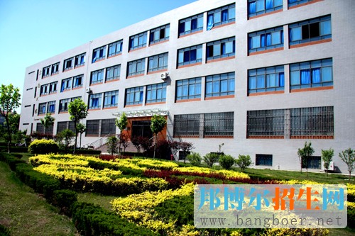 青島理工大學(xué)琴島學(xué)院校園一角8319