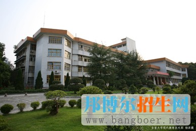 吉首大學校園一角11713