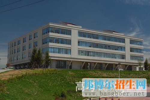 遼寧裝備制造職業(yè)技術(shù)學院校園一角4642