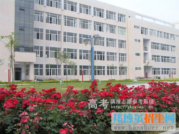 信陽(yáng)農(nóng)林學(xué)院校園一角9830