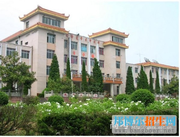 黔南民族職業(yè)技術(shù)學院校園一角3171