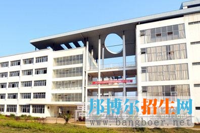 邵陽(yáng)職業(yè)技術(shù)學(xué)院校園一角12246