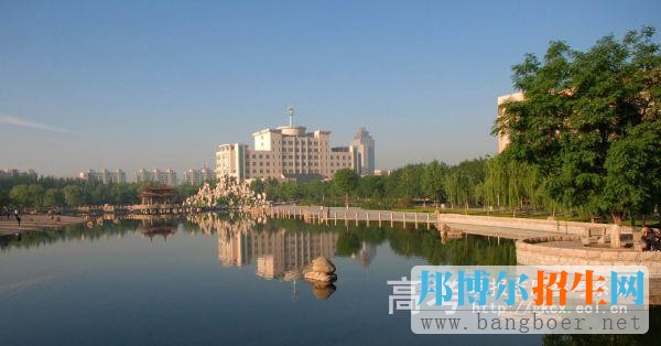 濰坊學院辦公樓側(cè)影7318
