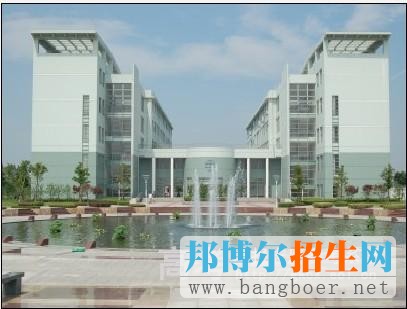 上海工會管理職業(yè)學(xué)院校園一角1092