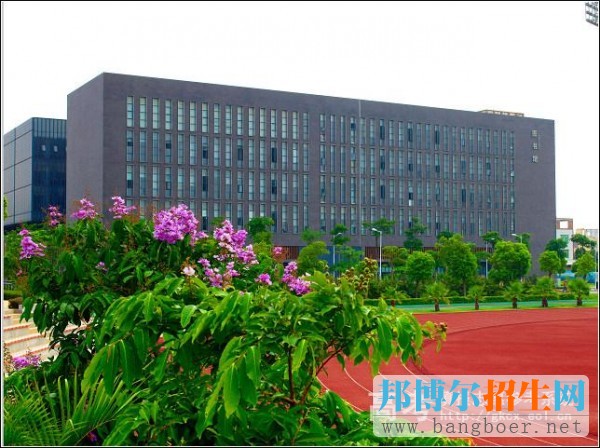 華僑大學(xué)廈門(mén)工學(xué)院校園一角5599