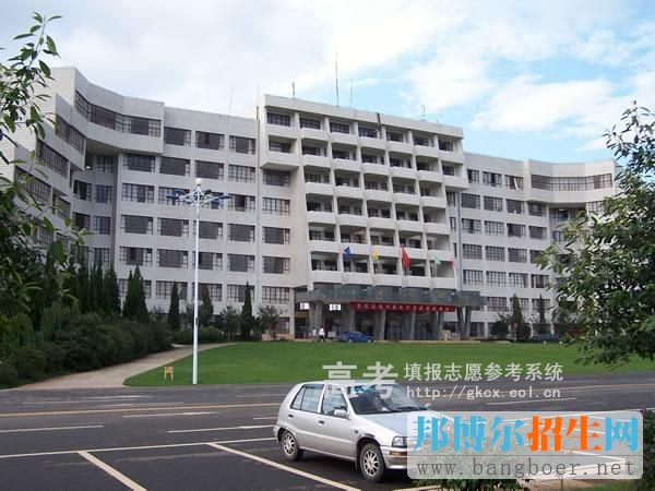 西南林業(yè)大學校園一角3484