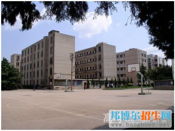 云南機電職業(yè)技術學院籃球場3813