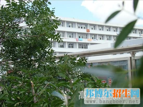 錫林郭勒職業(yè)學院校園一角3679