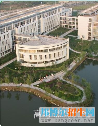 揚(yáng)州市職業(yè)大學(xué)校園一角3464