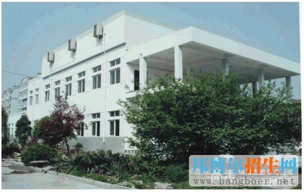上海科學技術職業(yè)學院校園一角1134