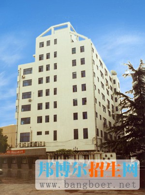 上海醫(yī)療器械高等?？茖W(xué)校校園一角1002