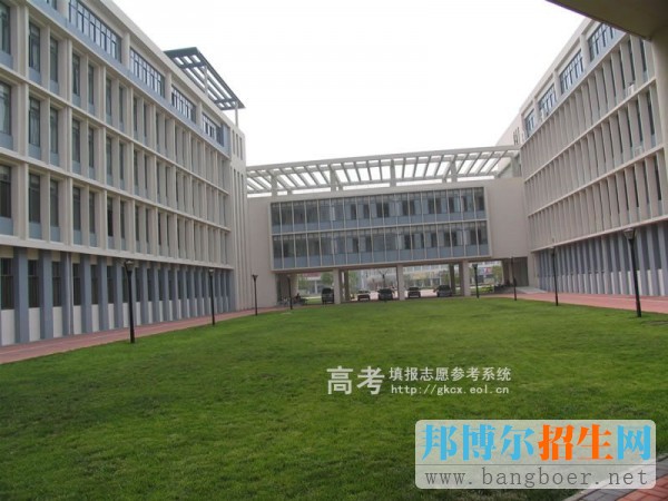 天津職業(yè)大學(xué)校園一角1205