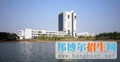 公共關(guān)系學(xué)專業(yè)堅持基本理論知識與基本技能方法相結(jié)合的培養(yǎng)目標(biāo),培養(yǎng)適應(yīng)社會主義市場經(jīng)濟建設(shè)需要,具備扎實的公共關(guān)系專業(yè)知識與技能,德才兼?zhèn)涞膹氖鹿碴P(guān)系研究與實踐的高素質(zhì)、高水平的復(fù)合型人才。