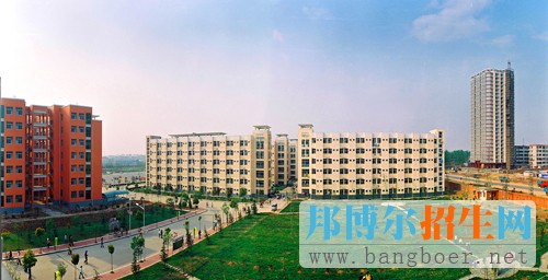 南陽醫(yī)學高等?？茖W校校園一角9836