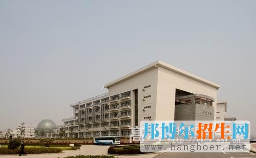 南京財經(jīng)大學校園一角2023