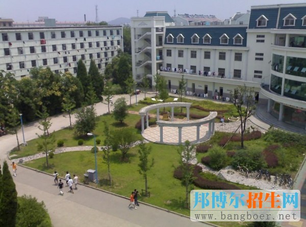 安徽財經(jīng)商學院
