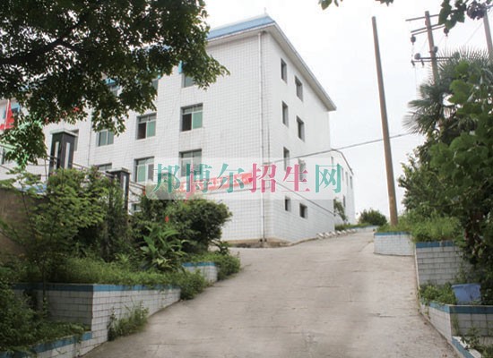 貴州經(jīng)貿(mào)學校2016年招生簡章
