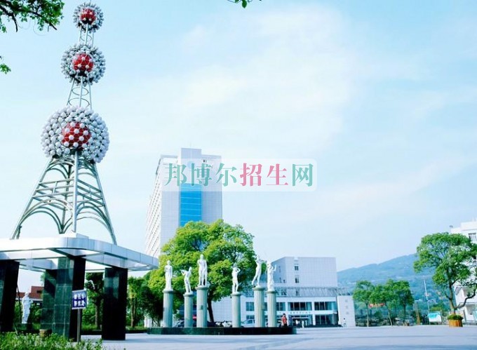 重慶科創(chuàng)職業(yè)學(xué)院招生辦聯(lián)系電話(huà)