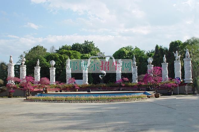 西雙版納職業(yè)技術(shù)學院招生辦聯(lián)系電話