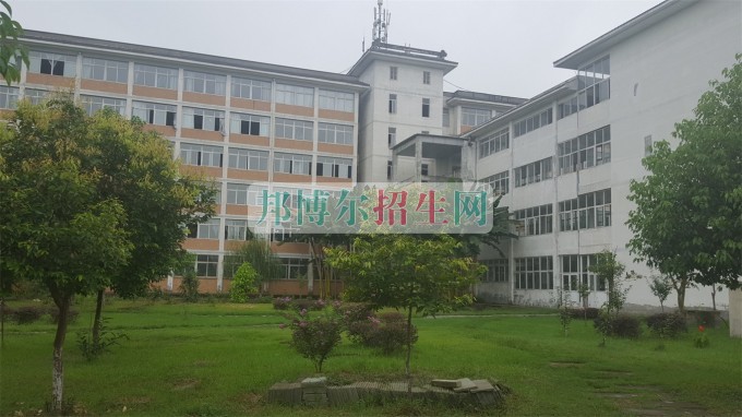 成都信息技術(shù)學(xué)校報(bào)名條件、招生對(duì)象