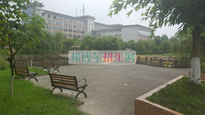 成都信息技術(shù)學校網(wǎng)站地址