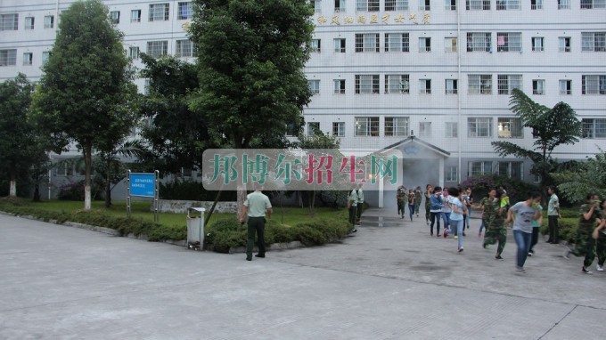樂山市旅游學校招生辦聯(lián)系電話