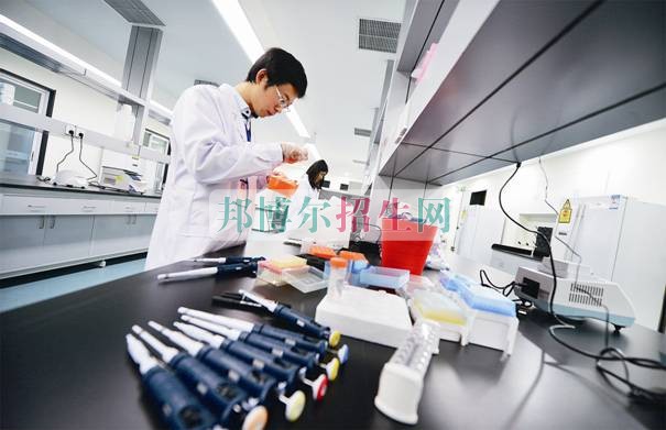 初中畢業(yè)學(xué)醫(yī)學(xué)檢驗專業(yè)怎么樣