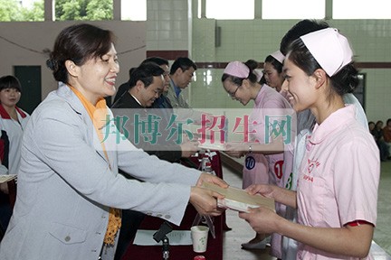助產(chǎn)護理學(xué)校招生要求
