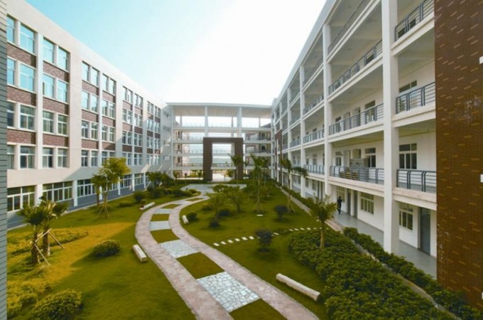 成都內(nèi)理科一專軟件技術(shù)大專學校