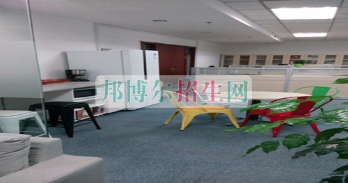 成都內(nèi)理科一專軟件技術(shù)大專學校