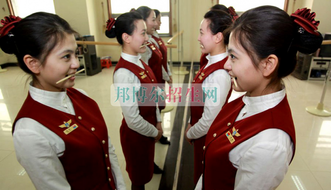 成都內(nèi)理科一?？罩谐藙?wù)大專學(xué)校