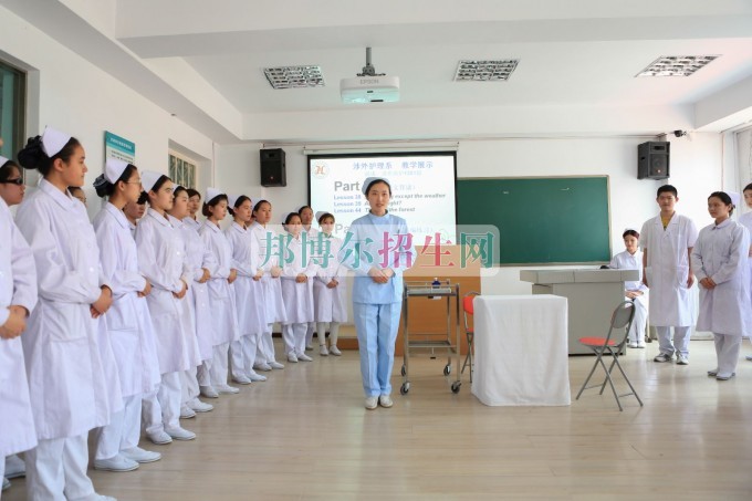 成都可以讀涉外護(hù)理的大專(zhuān)學(xué)校