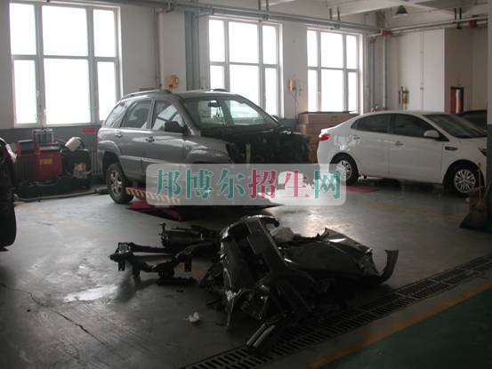 成都哪個(gè)汽車整形技術(shù)學(xué)校好