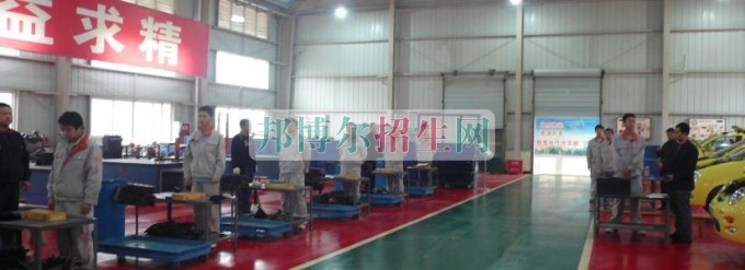成都內(nèi)比較好的汽車整形技術大專學校