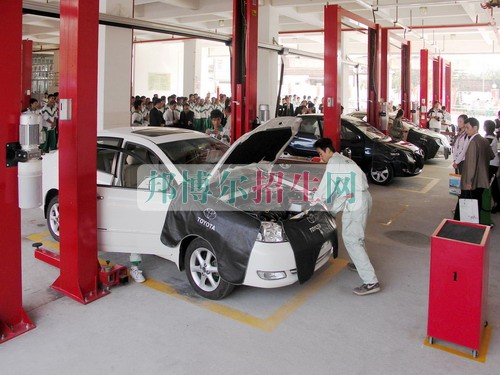 成都高等汽車運用與維修大專學(xué)校