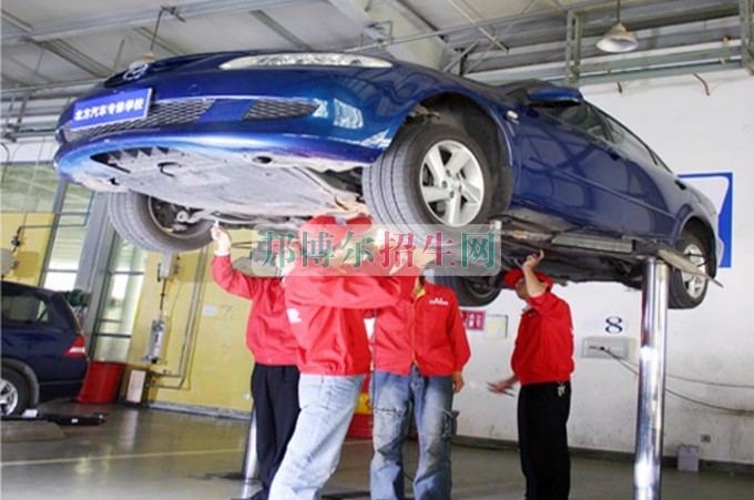 成都哪些大學有汽車運用與維修養(yǎng)大專