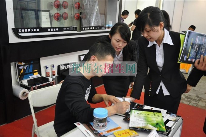 成都哪些學校有汽車服務與營銷