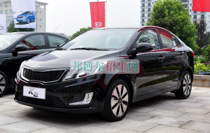 成都有汽車服務(wù)與營銷學(xué)校嗎
