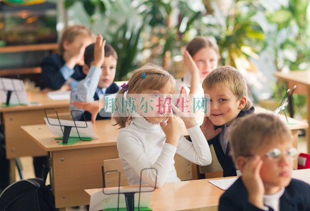 成都內(nèi)比較好的漢語(yǔ)言文學(xué)大專學(xué)校