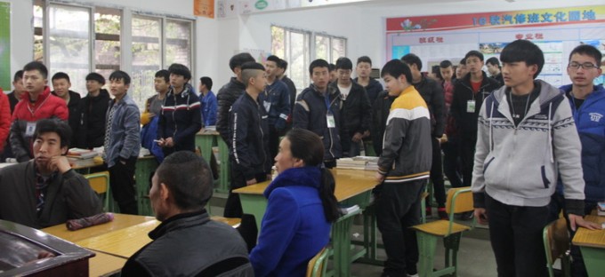 瀘州市工業(yè)技工學(xué)校心懷感恩，讓愛和溫暖充滿校園